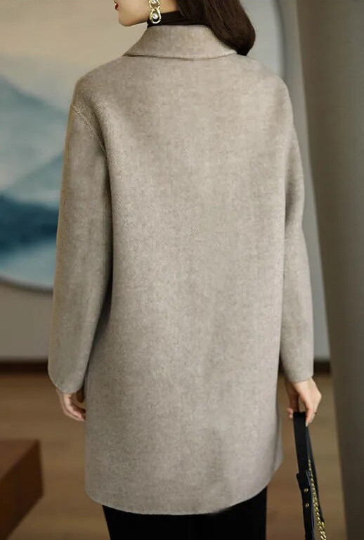 Alana – Elegant Wool Coat